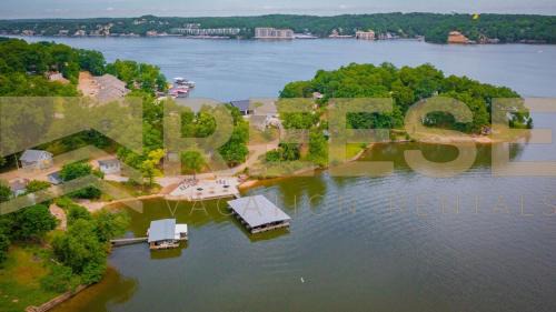 Lake Ozark Casa | Beach Cabin #1