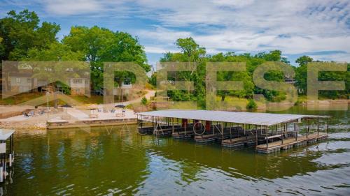 Lake Ozark Casa | Beach Cabin #4