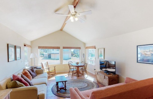 Rockaway Beach Casa | Beach Cabin Getaway