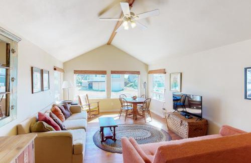 Rockaway Beach Casa | Beach Cabin Getaway