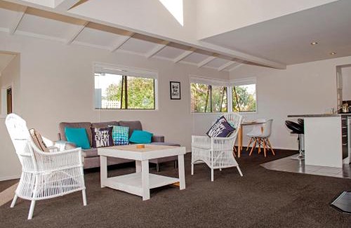 Whangamata Casa | Beach Central - Whangamata Holiday Home
