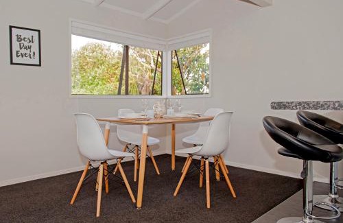 Whangamata Casa | Beach Central - Whangamata Holiday Home