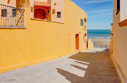 San Felipe Apartamento | Beach Condo 7- Sleeps 8, Pool, WiFi, AC, Security