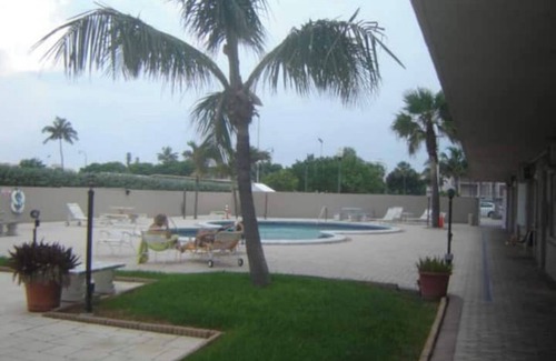 Bel Air Condominio | Beach Condo- Building on sand!