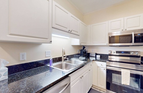 Vaught Condominio | Beach condo with pool, volleyball court, on-site golf, & gym - snowbird-friendly