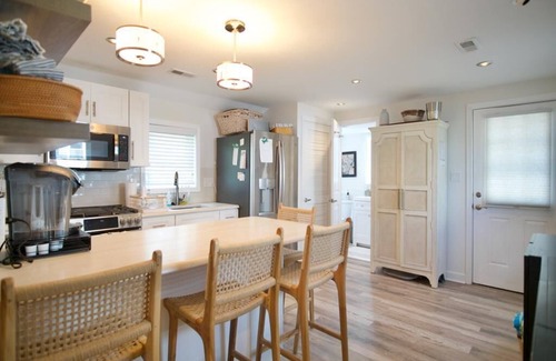 Townsend's Inlet Cabaña | Beach Cottage a Block from the Beach!