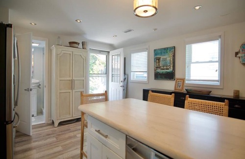 Townsend's Inlet Cabaña | Beach Cottage a Block from the Beach!