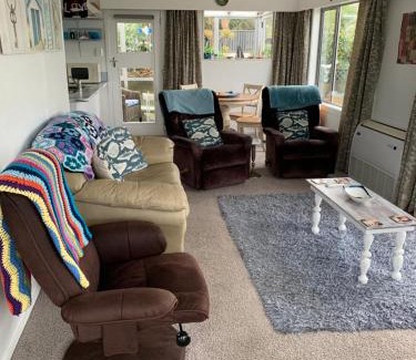 Riverton Casa | Beach Cottage - A Cosy Beach Cottage Charmer