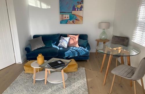 Cadgwith Casa | Beach Cottage
