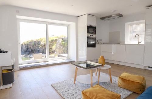 Cadgwith Casa | Beach Cottage