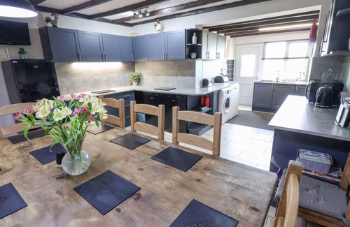 Kinmel Bay Cabaña | Beach Cottage