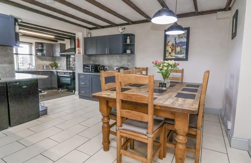 Kinmel Bay Cabaña | Beach Cottage