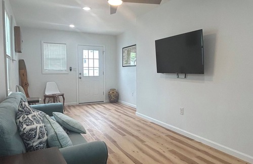 Wildwood Crest Cabaña | Beach Cottage Newly Renovated. Walking distance to the beach.