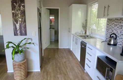 Coolum Beach Casa | Beach Cottage on Cassia Avenue, Central Coolum Beach