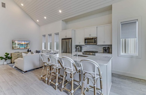 Cinnamon Shore Casa | Beach Cottage on Sunset Park@Cinnamon Shore Near Great Amenities & Pizzeria