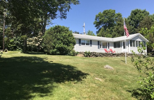 Saunderstown Casa | Beach Cottage shabby/chic comfortable home