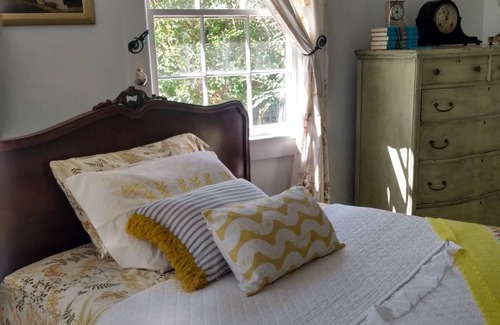 East Marion Cabaña | Boho cottage three houses from private bay beach. July 9,500.00 August 10,00.00