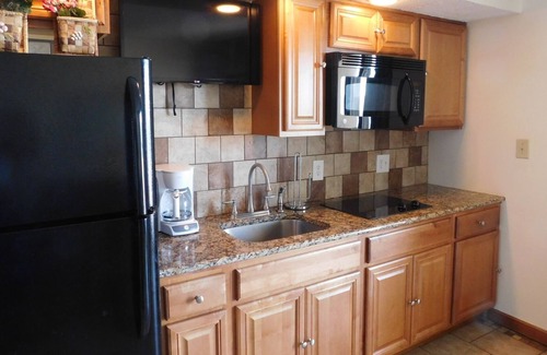 Windy Hill Condominio | Beach Cove Resort #421 1 Bedroom Condo by Redawning