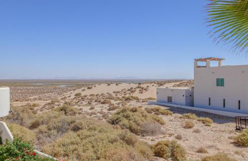Jimenez Casa | Beach & Desert Oasis