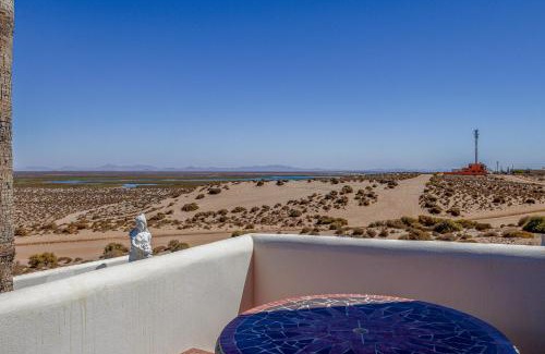 Jimenez Casa | Beach & Desert Oasis