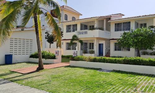 Costambar Hotel | Beach Hotel in Costambar - Pool - Fast Wi-Fi, Good AC, 2 min Walk to Beach