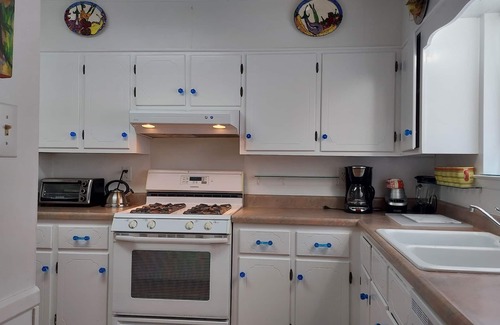 Biloxi Casa | BEACH & DOWNTOWN 5 BLOCKS, COURTYARD WITH GRILL, FULL HOUSE GENERATOR, 4 BIKES