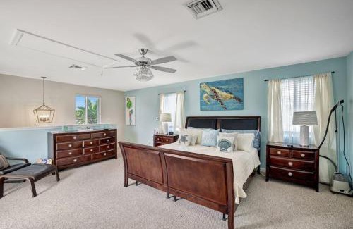 Lauderdale-by-the-Sea Casa | Beach Duplex - 3br 5ba Manor with Heated Pool