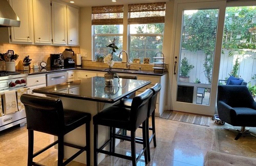 San Juan Capistrano Casa | Beach & Equestrian living with community pool, jacuzzi, gym, & pickleball courts