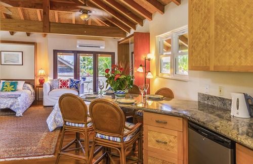 Waimanalo Beach Cabaña | Beach estate Studio & private access to the beach/Air conditioned/Parking/Gated