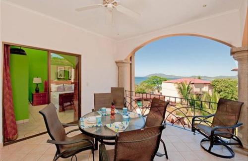 Tamarindo Apartamento | Beach Facing, Large Pool & Guard In The Town