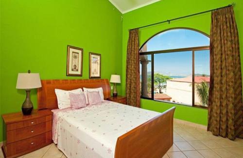 Tamarindo Apartamento | Beach Facing, Large Pool & Guard In The Town
