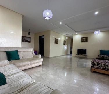 Pont Blondin Apartamento | Beach flat with pool at Al Mansouria