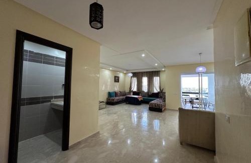Pont Blondin Apartamento | Beach flat with pool at Al Mansouria
