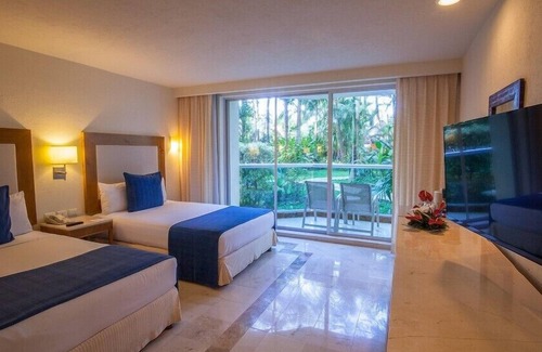 Cozumel Hotel | Beach-Front Stylish Studio at Grand Park Royal Cozumel