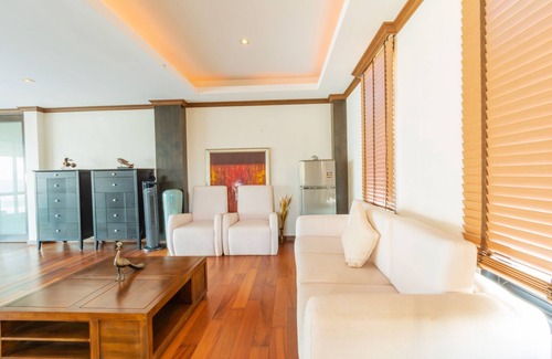 Khao Tao Villa | Beach Front 4 Bedroom Pool Villa RV