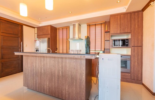 Khao Tao Villa | Beach Front 4 Bedroom Pool Villa RV