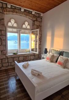 Lopud Island Casa | Beach front AmF Holiday Home
