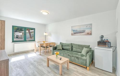 Altenkirchen Apartamento | Beach Front Apartment In Altenkirchen With Wifi