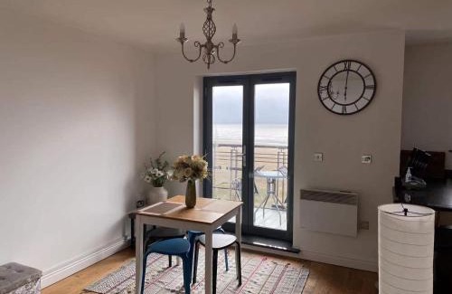 Castle Apartamento | Beach Front APT with Stunning Sea View