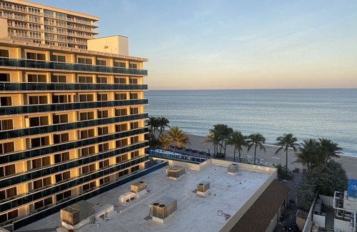 Barrier Island Condominio | Beach Front Building se encuentra en la arena / océano Hermoso condominio recientemente remodelado