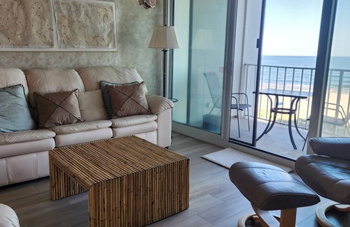 Sea Isle City Condominio | Beach front condo with ocean front balcony, swimming pool, tennis, pickle ball
