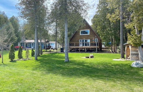 Manitoulin District Cabaña | Beach front cottage rental on Manitoulin Island