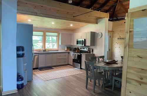 Innisfil Cabaña | Beach Front Cottage on Beautiful Lake Simcoe