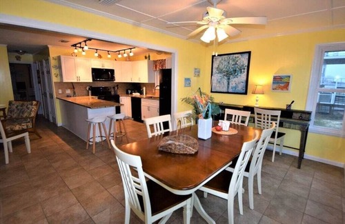 East End Casa | Frente a la playa! Bañera de hidromasaje, mesa de billar, mesa de futbolín, bicicleta gratis, ¡se admiten perros!