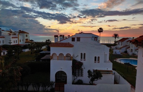 Marina de Casares Casa | Casa de 4 dormitorios junto al mar con piscina a 2 pasos de Sabinillas (Estepona)