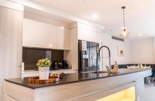 Burleigh Heads Apartamento | Beach Front Luxury With Two Carparks, Pool, Gym