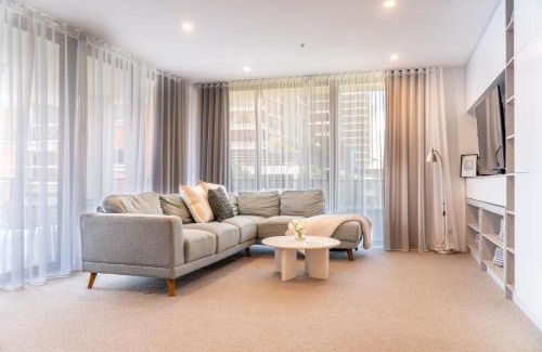 Burleigh Heads Apartamento | Beach Front Luxury With Two Carparks, Pool, Gym