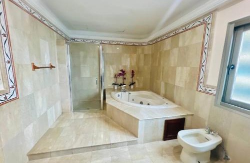 San Geronimo Apartamento | Beach Front Penthouse in Exclusive Tower