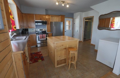 Cap-Chat Casa | Beach front quality house, open year round, Cap- Chat, Gaspesie, fishing, kayak,