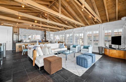Seaside Casa | BEACH FRONT Seaside Home - Outside the Box - 4BR 4,5BTH home